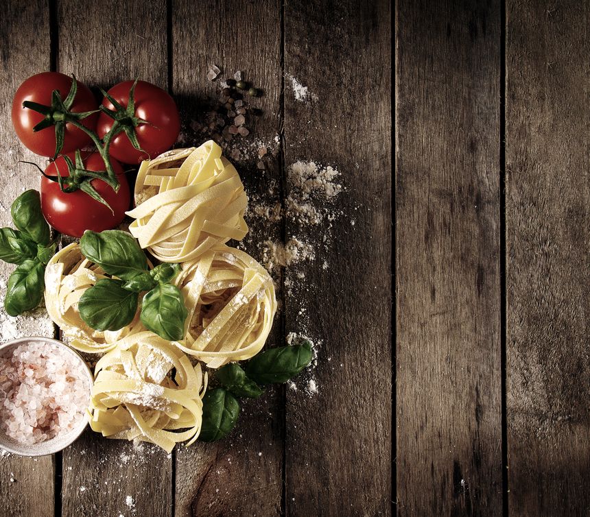 Tomaten, Pasta und Basilikum